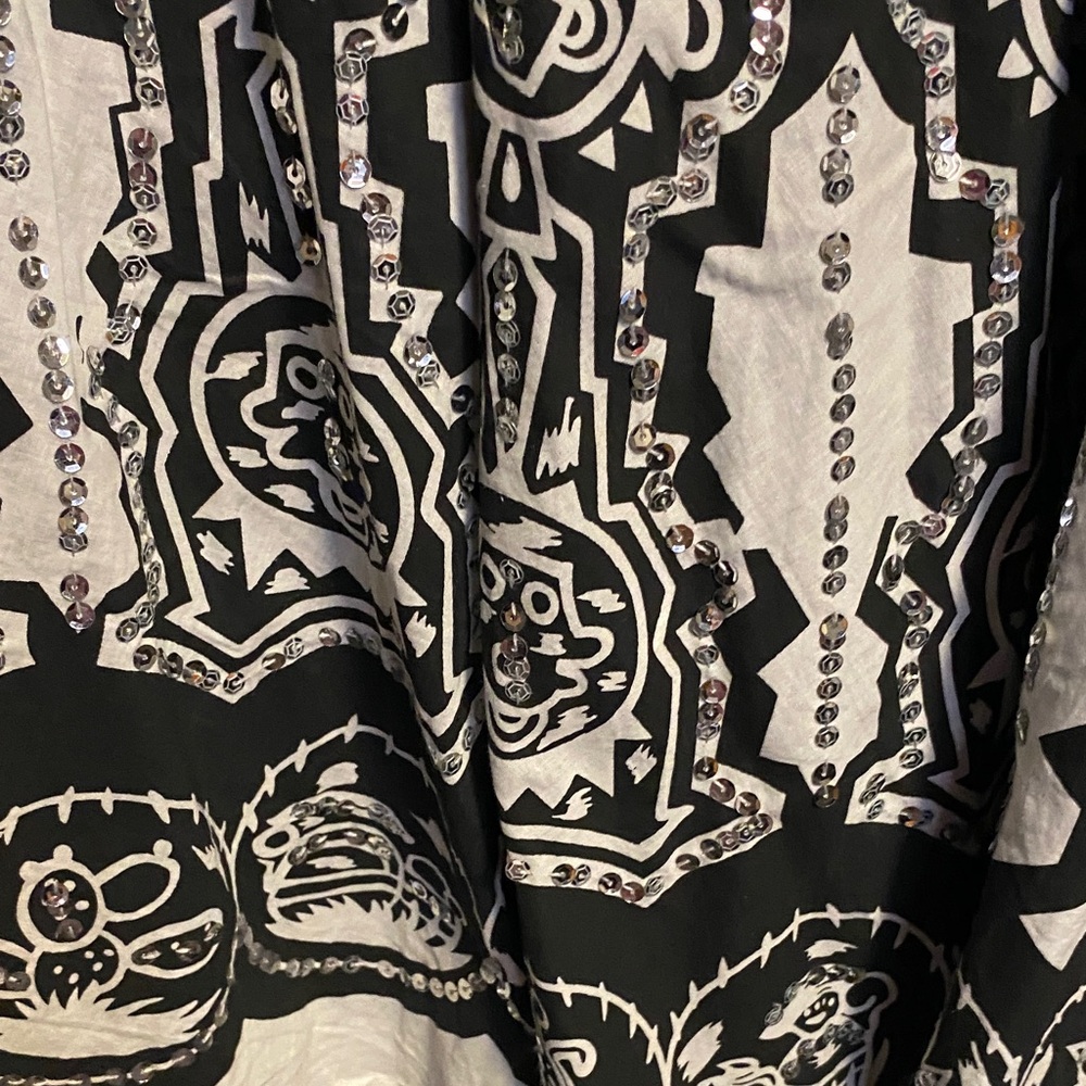 Elegant Black and White Patterned Skirt - Picture 10 of 11